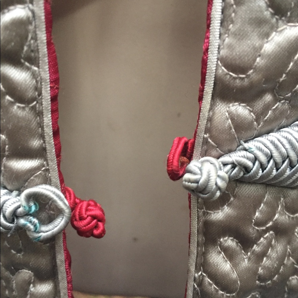 Mandarin silk reversible  quilted embroidered  burgundy jacket - Picture 12 of 16